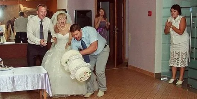 Parece que alguém conseguiu estragar um casamento em segundos...